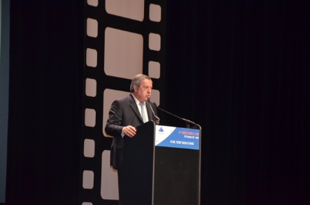 Roland Héguy ce matin sur la scène de Palais des festivals.