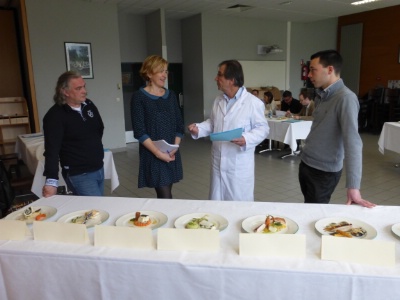 La composition du jury, de gauche à droite Pascal Raffray (restaurateur chef à la table du marais), Stéphanie Bazylak (journaliste à Ouest France), Olivier Roellinger et Maxime Sureau (Ame Hasle grossiste produits de la mer) La composition du jury, de gauche à droite Pascal Raffray (restaurateur chef à la table du marais), Stéphanie Bazylak (journaliste à Ouest France), Olivier Roellinger et Maxime Sureau (Ame Hasle grossiste produits de la mer)