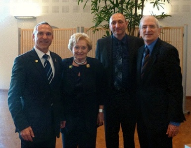De gauche à droite : Thierry Corona, Astrid Lulling, Alain Baccino, président de la chambre d'agriculture du Var et Dominique Janin, secrétaire général adjoint de l'assemblée des régions européennes viticoles. De gauche à droite : Thierry Corona, Astrid Lulling, Alain Baccino, président de la chambre d'agriculture du Var et Dominique Janin, secrétaire général adjoint de l'assemblée des régions européennes viticoles.
