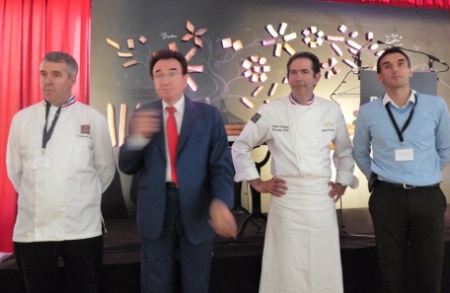 Le MOF boulanger Frédéric Lalos, Louis Le Duff, le mof cuisinier Fabrice Prochasson, et Philippe Le Duff. Le MOF boulanger Frédéric Lalos, Louis Le Duff, le mof cuisinier Fabrice Prochasson, et Philippe Le Duff.