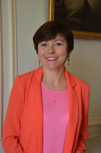 Carole Delga, secrétaire d'État chargée du Commerce, de l'Artisanat, de la Consommation et de l'Économie sociale et solidaire : 'Le fait maison doit devenir un gage de confiance pour le consommateur.' Carole Delga, secrétaire d'État chargée du Commerce, de l'Artisanat, de la Consommation et de l'Économie sociale et solidaire : 'Le fait maison doit devenir un gage de confiance pour le consommateur.'
