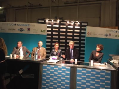 De gauche à droite : Eric Lepecheur, Laurent Caraux, Véronique Gaulon, Didier Chenet et Laure Blagojevic directrice associée de Mediapolitain De gauche à droite : Eric Lepecheur, Laurent Caraux, Véronique Gaulon, Didier Chenet et Laure Blagojevic directrice associée de Mediapolitain