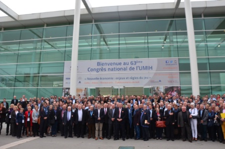 Les congressistes ont chanté la semaine dernière la Marseillaise devant le palais des Congrès de Bordeaux. Les congressistes ont chanté la semaine dernière la Marseillaise devant le palais des Congrès de Bordeaux.