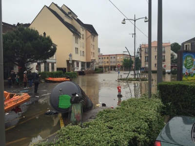 Le centre de Longjumeau est sous les eaux. Le centre de Longjumeau est sous les eaux.