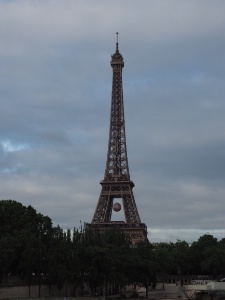 Le cordon de sécurité autour de la fan zone de la Tour Eiffel a été étendue trois jours avant le début du championnat.
