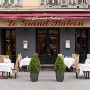 Le Grand Balcon à Nice est situé à quelques mètres du lieu de l'attentat. Le Grand Balcon à Nice est situé à quelques mètres du lieu de l'attentat.