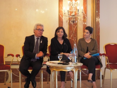 Didier Chenet, Anne Hidalgo et Olivia Polski lors de la présentation du simulateur de taxes.