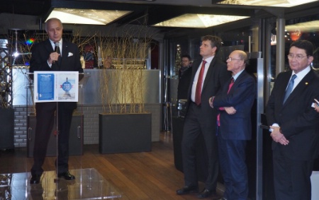 De g à d : Laurent Fabius, Michel Durrieu, Jacques Maillot, fondateur du groupe Nouvelles Frontières et Taleb Rifai, secrétaire général de l'Organisation Mondiale du Tourisme lors du lancement du livre, mercredi 11 janvier.