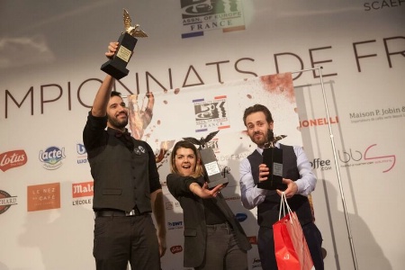 Marco Sousa de Rosa, à gauche, est devenu à Lyon Champion de France Barista. A ses côtés Fanny Pardes et Massimo Santoro.