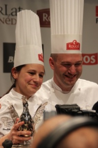 Émeline Parisy, lauréate du trophée Rougié, et son professeur du lycée de l'Orléanais à Olivet, Jean-Benoît Pelletier.