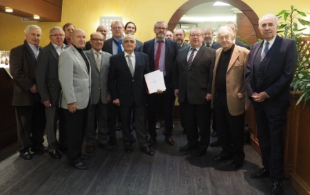 Les membres de J3G+ réunis par Jean-René Vogler étaient accueillis par le proviseur du lycée, Michel Ryckebusch. Les membres de J3G+ réunis par Jean-René Vogler étaient accueillis par le proviseur du lycée, Michel Ryckebusch.