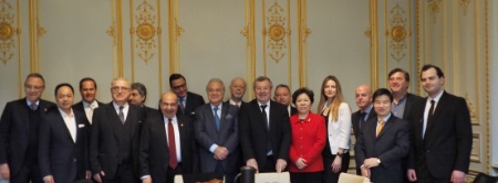 Autour du Dr Hassan Aidi et de Roland Héguy, des professionnels de tout horizon étaient présents. Autour du Dr Hassan Aidi et de Roland Héguy, des professionnels de tout horizon étaient présents.