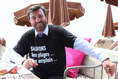 Stéphane Ariza-Badiou, gérant de Bijou plage à Juan-les-Pins.