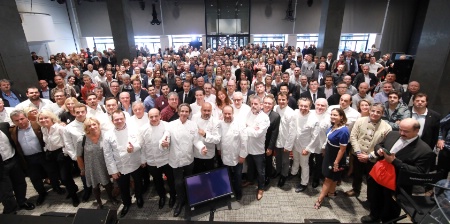 Autour des chefs fondateurs, 500 restaurateurs, producteurs, artisans et vignerons avaient fait le déplacement. Autour des chefs fondateurs, 500 restaurateurs, producteurs, artisans et vignerons avaient fait le déplacement.