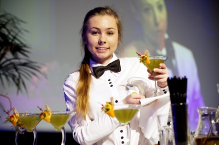 Kamila Janko et son cocktail Norman Breeze.