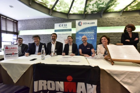 Depuis le 9 mai, la charte a été signée par la CCI, la ville de Vichy, IRON MAN Vichy et IRONMAN 70.3, les hôteliers et restaurateurs volontaires. Depuis le 9 mai, la charte a été signée par la CCI, la ville de Vichy, IRON MAN Vichy et IRONMAN 70.3, les hôteliers et restaurateurs volontaires.