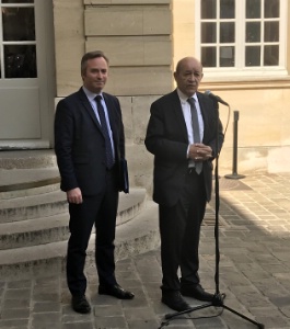 Jean-Yves Le Drian et Jean-Baptiste Lemoyne devant la presse au terme du 3ème Conseil Interministériel du Tourisme. Jean-Yves Le Drian et Jean-Baptiste Lemoyne devant la presse au terme du 3ème Conseil Interministériel du Tourisme.