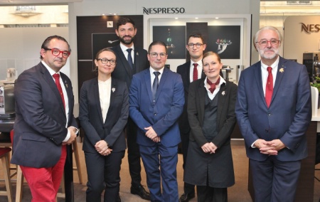 Fabrice Sommier (directeur des concours de l'UDSF) et Philippe Faure-Brac (président de l'UDSF) entourent les finalistes : Pascaline Lepeltier, Florian Balzeau, Isabelle Mabboux, Pierre Vila-Palleja et Aymeric Pollenne. Fabrice Sommier (directeur des concours de l'UDSF) et Philippe Faure-Brac (président de l'UDSF) entourent les finalistes : Pascaline Lepeltier, Florian Balzeau, Isabelle Mabboux, Pierre Vila-Palleja et Aymeric Pollenne.