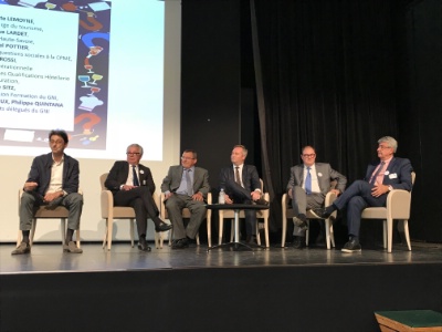 De gauche à droite : Isaac Getz, professeur à l'ESCP Europe, Didier Chenet, président du GNI, Jean-Michel Pottier (négociateur en charge des questions sociales à la CPME), Jean-Baptiste Lemoyne, ministre en charge du Tourisme, Pascal Droux et Philippe Quintana, présidents délégués du GNI. De gauche à droite : Isaac Getz, professeur à l'ESCP Europe, Didier Chenet, président du GNI, Jean-Michel Pottier (négociateur en charge des questions sociales à la CPME), Jean-Baptiste Lemoyne, ministre en charge du Tourisme, Pascal Droux et Philippe Quintana, présidents délégués du GNI.