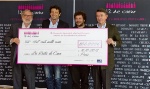 L'association de vignerons 12 de Coeur remet un chèque de 800 000 euros aux Restos du Coeur