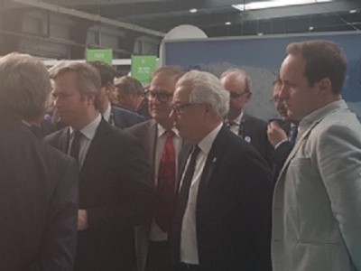 Jean-Baptiste Lemoyne, Pascal Droux et Didier Chenet lors de la visite du salon. Jean-Baptiste Lemoyne, Pascal Droux et Didier Chenet lors de la visite du salon.
