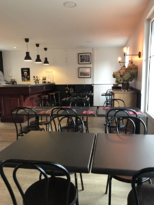 La salle bar et restaurant de l'Auberge Gilloise. La salle bar et restaurant de l'Auberge Gilloise.