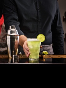 Un cocktail pétillant et rafraîchissant proposé en exclusivité chez Campanile. Un cocktail pétillant et rafraîchissant proposé en exclusivité chez Campanile.