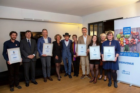 La remise des trophées avec au centre (avec chapeau !) le chef Gérard Cagna. La remise des trophées avec au centre (avec chapeau !) le chef Gérard Cagna.