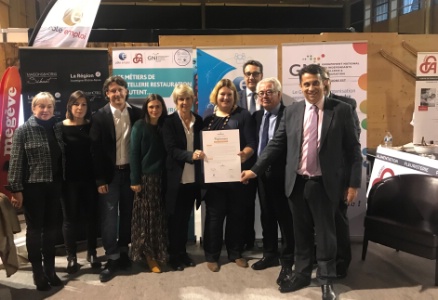 De gauche à droite : Catherine Dumas (sénatrice), Claire Buat (responsable RH), Marie et Nicolas Sibuet (DG Hôtels et Maisons Sibuet), Catherine Jullien Brèches (maire de Megève), Stéphanie Pernod Beaudon (vice-président de région), Arnaud Gobled (directeur des opérations Hôtels et Maisons Sibuet), Didier Chenet (président du GNI), Pascal Blain (directeur régional Pôle Emploi), Paul Duverget (président GNI Fagiht). De gauche à droite : Catherine Dumas (sénatrice), Claire Buat (responsable RH), Marie et Nicolas Sibuet (DG Hôtels et Maisons Sibuet), Catherine Jullien Brèches (maire de Megève), Stéphanie Pernod Beaudon (vice-président de région), Arnaud Gobled (directeur des opérations Hôtels et Maisons Sibuet), Didier Chenet (président du GNI), Pascal Blain (directeur régional Pôle Emploi), Paul Duverget (président GNI Fagiht).