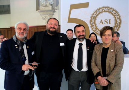 Philippe Faure-Brac, Shalva Khetsuriani (Gorgie), Janis Kalkis (Lettonie) et Clia Hay (Nouvelle Zlande) ont prsent leur candidature.