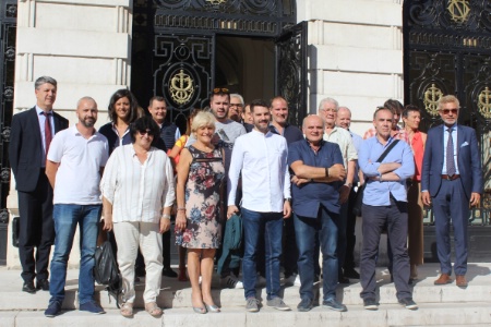 Les Maîtres Restaurateurs de la délégation des Alpes-Maritimes réunis autour de leur président Théo Mansi Les Maîtres Restaurateurs de la délégation des Alpes-Maritimes réunis autour de leur président Théo Mansi