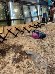 Au Mourillon à Toulon, la puissance des vagues a pris d'assaut les restaurants du bord de plage. Au Mourillon à Toulon, la puissance des vagues a pris d'assaut les restaurants du bord de plage.