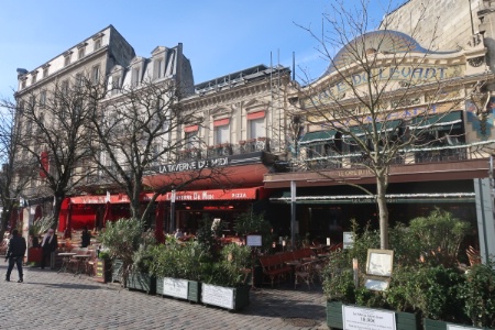 Toutes les brasseries face à la gare ont été impactées par les grèves, qui les privent de clients. Toutes les brasseries face à la gare ont été impactées par les grèves, qui les privent de clients.