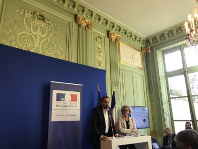 Olivier Bertrand, mardi 28 janvier, aux côtés de Muriel Pénicaux au Ministère du Travail. Olivier Bertrand, mardi 28 janvier, aux côtés de Muriel Pénicaux au Ministère du Travail.