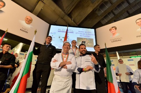 La remise des prix a eu lieu en présence de Fabrice Prochasson ici au premier plan à gauche avec Gary Dorr. La remise des prix a eu lieu en présence de Fabrice Prochasson ici au premier plan à gauche avec Gary Dorr.