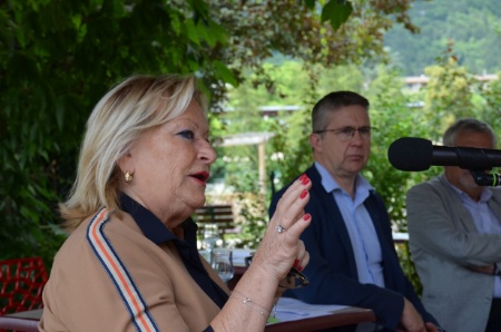 'La profession est exsangue', a témoigné mardi Danièle Chavant, présidente de l'Umih38 lors de la présentation par Christophe Ferrari, président de la Métropole (à sa gauche) du soutien renforcé de la Métropole aux CHR. 'La profession est exsangue', a témoigné mardi Danièle Chavant, présidente de l'Umih38 lors de la présentation par Christophe Ferrari, président de la Métropole (à sa gauche) du soutien renforcé de la Métropole aux CHR.