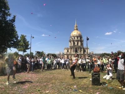 La manifestation du 12 juillet à Paris se voulait bon enfant et festive, mais les professionnels n'ont pas caché le sentiment d'être abandonné. La manifestation du 12 juillet à Paris se voulait bon enfant et festive, mais les professionnels n'ont pas caché le sentiment d'être abandonné.