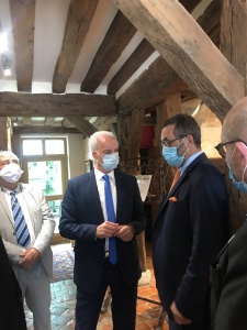 Au centre de la photo, Alain Griset, en discussion avec Antoine Ceffrey. La contrainte du masque a également été abordée durant cette journée mais chacun est conscient de l'enjeu : masque ou reconfinement. Au centre de la photo, Alain Griset, en discussion avec Antoine Ceffrey. La contrainte du masque a également été abordée durant cette journée mais chacun est conscient de l'enjeu : masque ou reconfinement.