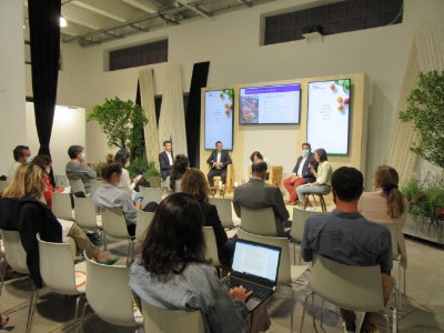Chefs, professionnels et experts ont pu échanger sur diverses thématiques d'avenir au sein du Sirha Green Zone. Chefs, professionnels et experts ont pu échanger sur diverses thématiques d'avenir au sein du Sirha Green Zone.