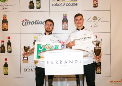 Rémi Lévêque, bac professionnel au lycée les Portes de la Chartreuse à Voreppe et Théo Borrel, brevet professionnel à l'institut des métiers et des techniques à Grenoble ont remporté le 26e concours Kikkoman. Rémi Lévêque, bac professionnel au lycée les Portes de la Chartreuse à Voreppe et Théo Borrel, brevet professionnel à l'institut des métiers et des techniques à Grenoble ont remporté le 26e concours Kikkoman.
