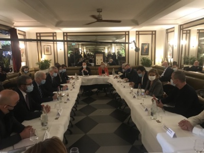 Un tour de table avec des restaurateurs a eu lieu au Café du Commerce. Un tour de table avec des restaurateurs a eu lieu au Café du Commerce.