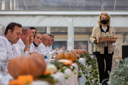 Emmanuel Renaut, René Meilleur (3 étoiles Michelin) et des MOF arbitraient le concours de la meilleure soupe de montagne, ouverte au grand public. Emmanuel Renaut, René Meilleur (3 étoiles Michelin) et des MOF arbitraient le concours de la meilleure soupe de montagne, ouverte au grand public.
