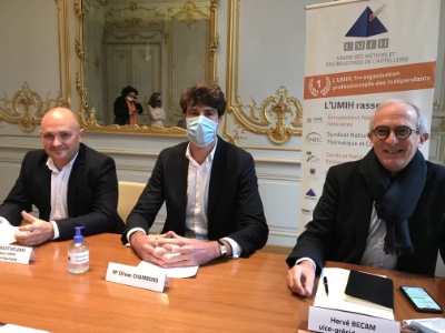 De g à droite Laurent Barthélemy, président de l'Umih Nouvelle Aquitaine, qui porte le dossier avec l'Umih Nationale, Olivier Chambord et Hervé Bécam, vice-président confédéral de l'Umih. De g à droite Laurent Barthélemy, président de l'Umih Nouvelle Aquitaine, qui porte le dossier avec l'Umih Nationale, Olivier Chambord et Hervé Bécam, vice-président confédéral de l'Umih.