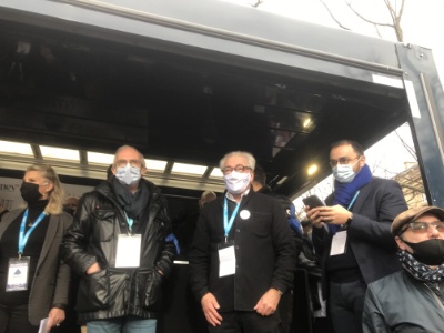 De g à d : Hervé Bécam, vice-président confédéral de l'Umih, Didier Chenet, président du GNI et le restaurateur Stéphane Manigold.