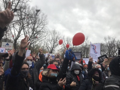 Plus de 5000 participants pour ce rassemblement statique mais qui était représentatif du désarroi du secteur. Plus de 5000 participants pour ce rassemblement statique mais qui était représentatif du désarroi du secteur.