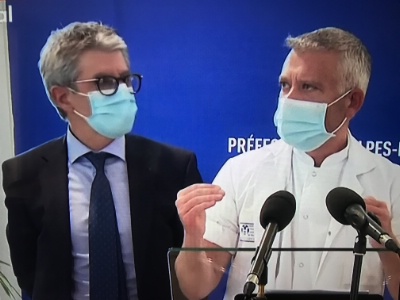 Le préfet des Alpes Maritines et le professeur Olivier Guérin lors de la conférence de presse du 22 février. Le préfet des Alpes Maritines et le professeur Olivier Guérin lors de la conférence de presse du 22 février.