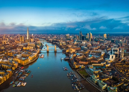 L'Angleterre se déconfine par étapes avec la réouverture des terrasses aujourd'hui. L'Angleterre se déconfine par étapes avec la réouverture des terrasses aujourd'hui.