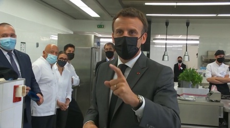 Emmanuel Macron lors de son intervention au lycée hôtelier de Tain-L'Hermitage. Emmanuel Macron lors de son intervention au lycée hôtelier de Tain-L'Hermitage.