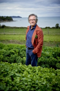 Conscient que le modèle alimentaire et agricole breton doit changer, le chef Olivier Roellinger a décidé de s'engager aux prochaines élections régionales.
