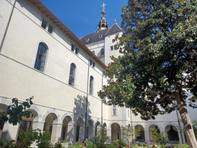 La Cité internationale de la gastronomie occupera 4 000 m2 d'espace autour du dôme des Quatre-Rangs du Grand Hôtel Dieu. La Cité internationale de la gastronomie occupera 4 000 m2 d'espace autour du dôme des Quatre-Rangs du Grand Hôtel Dieu.